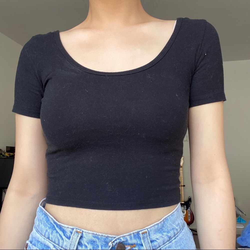 Forever 21 Black Scoop Neck Short Sleeve Crop Top